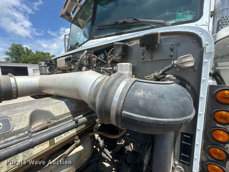image for item DU9258 1995 Peterbilt 379 semi truck