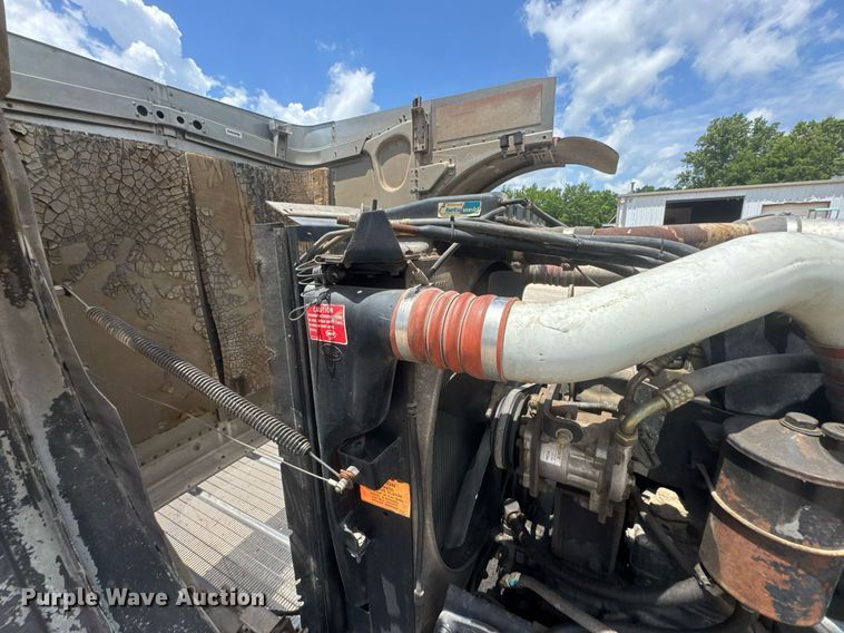 image for item DU9258 1995 Peterbilt 379 semi truck