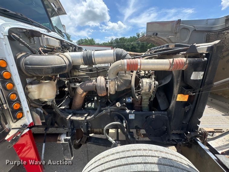 image for item DU9258 1995 Peterbilt 379 semi truck