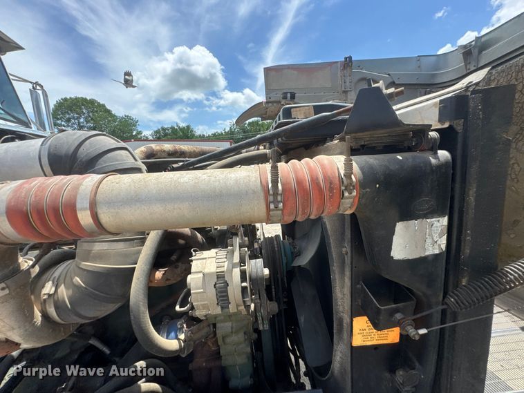 image for item DU9258 1995 Peterbilt 379 semi truck