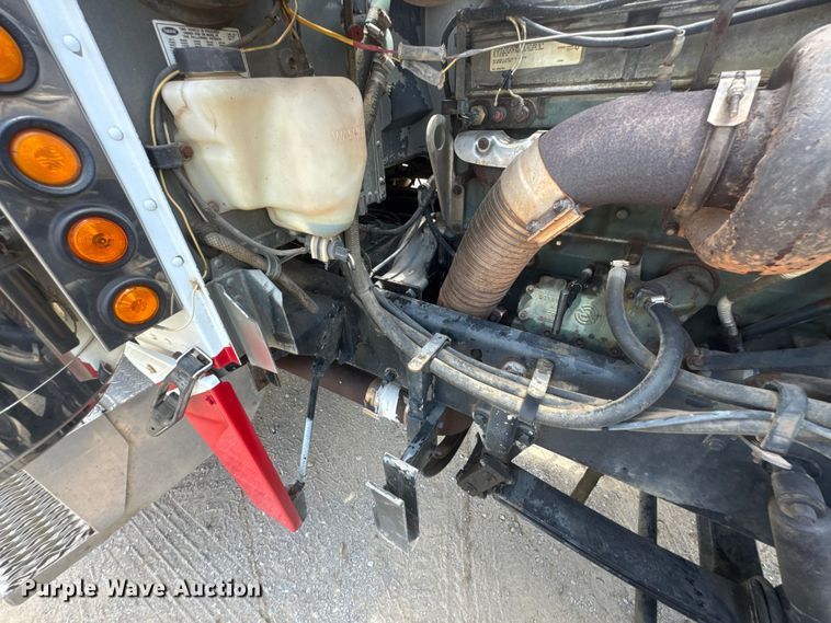 image for item DU9258 1995 Peterbilt 379 semi truck