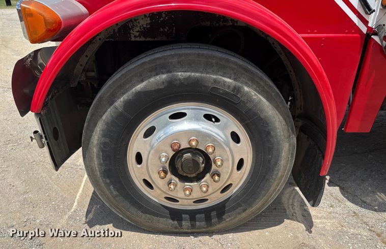 image for item DU9258 1995 Peterbilt 379 semi truck