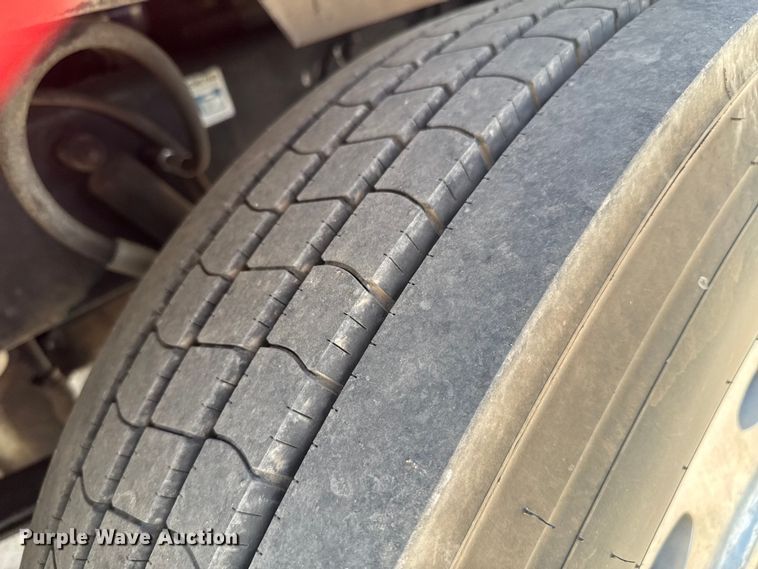 image for item DU9258 1995 Peterbilt 379 semi truck