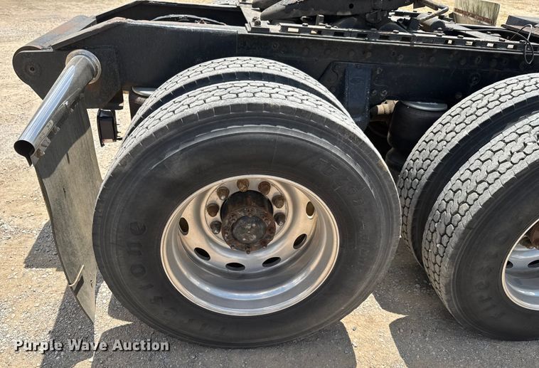 image for item DU9258 1995 Peterbilt 379 semi truck