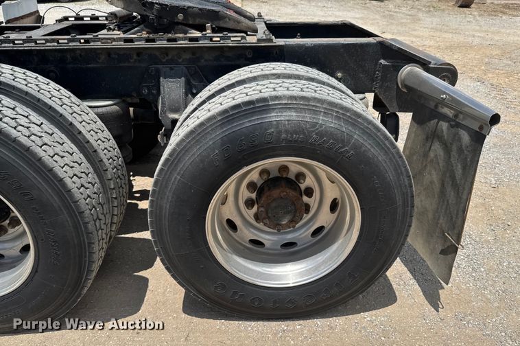 image for item DU9258 1995 Peterbilt 379 semi truck