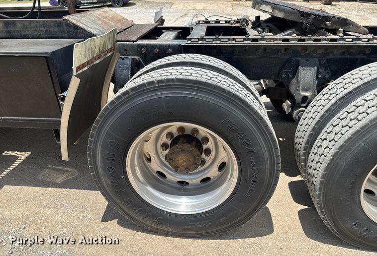 image for item DU9258 1995 Peterbilt 379 semi truck