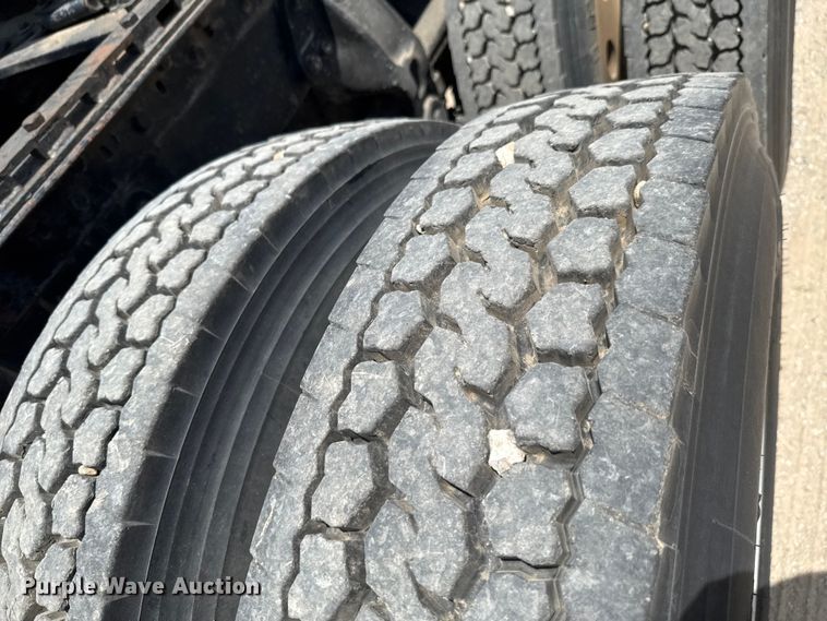 image for item DU9258 1995 Peterbilt 379 semi truck