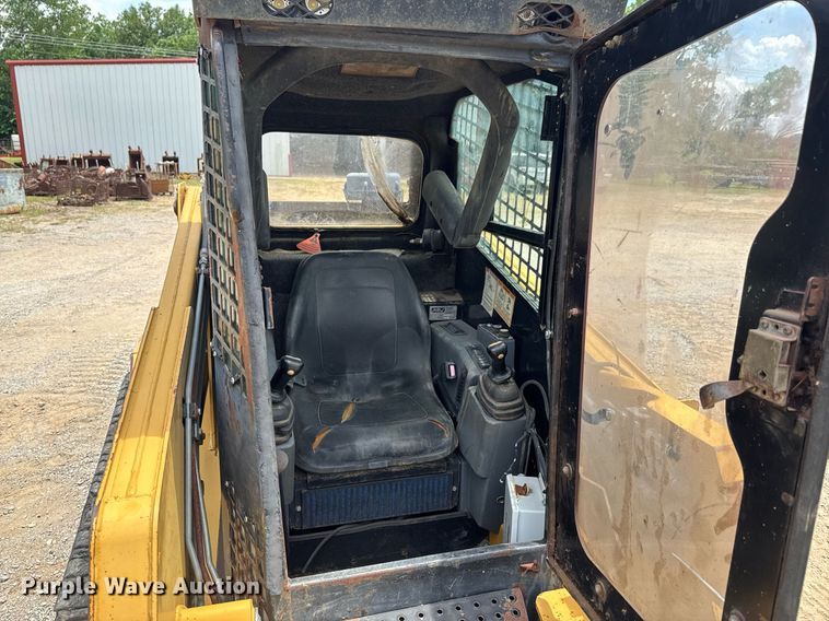 image for item DU9261 2005 ASV Posi-Track RC100 tracked skid steer loader