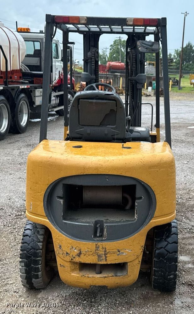 image for item DU9278 2001 Caterpillar GP30K forklift
