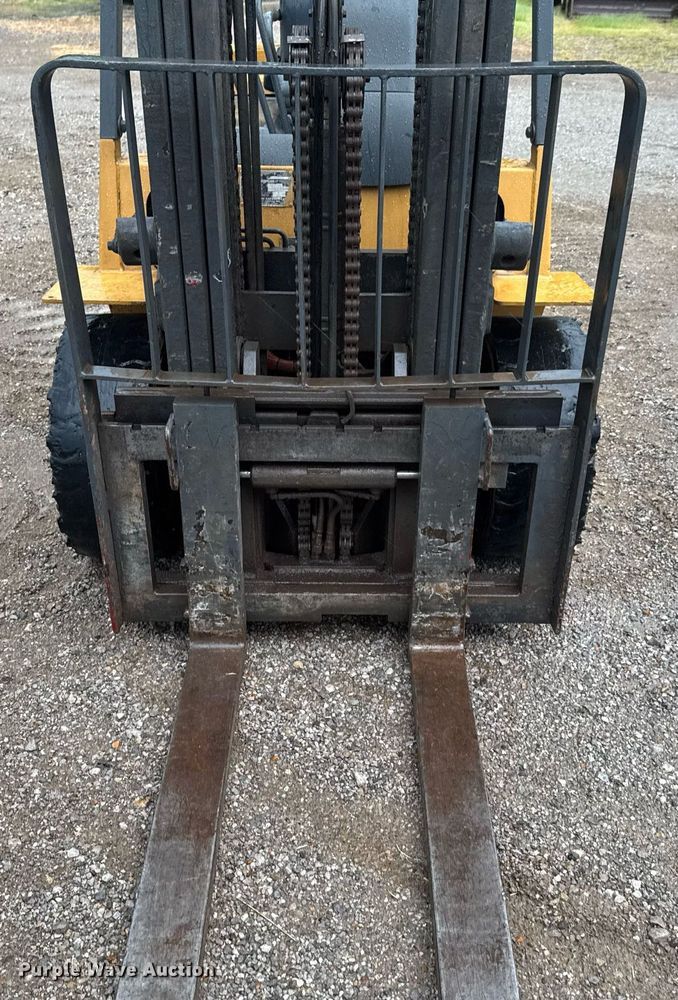 image for item DU9278 2001 Caterpillar GP30K forklift