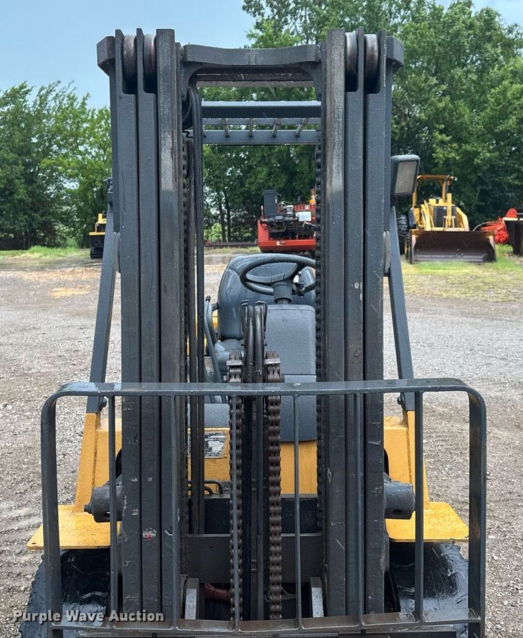 image for item DU9278 2001 Caterpillar GP30K forklift