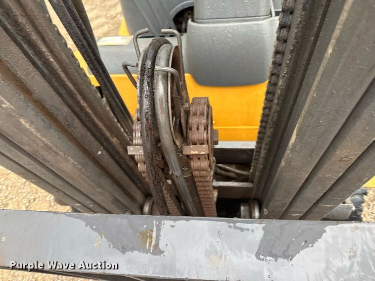 image for item DU9278 2001 Caterpillar GP30K forklift