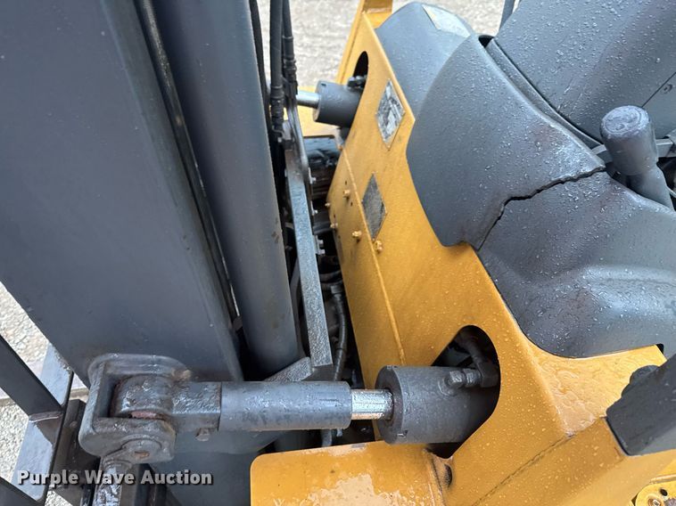 image for item DU9278 2001 Caterpillar GP30K forklift