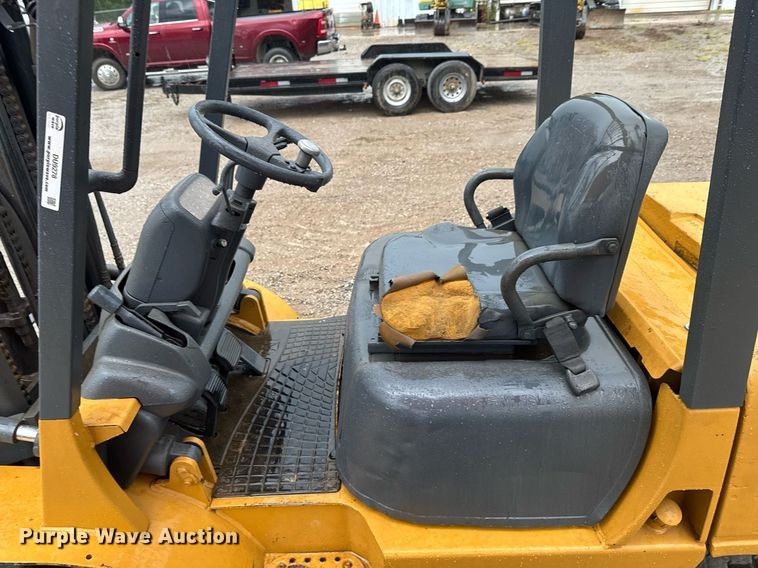 image for item DU9278 2001 Caterpillar GP30K forklift
