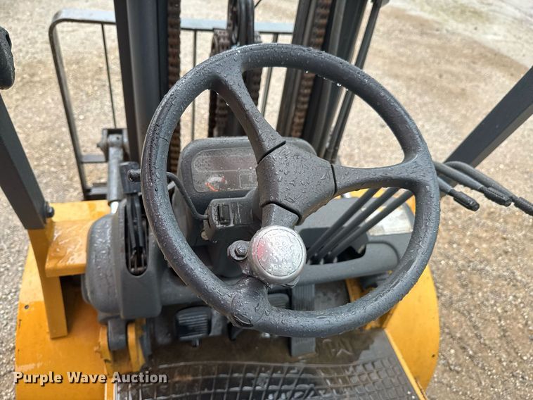 image for item DU9278 2001 Caterpillar GP30K forklift