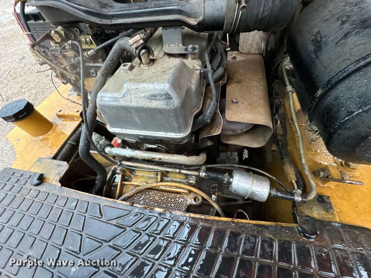 image for item DU9278 2001 Caterpillar GP30K forklift