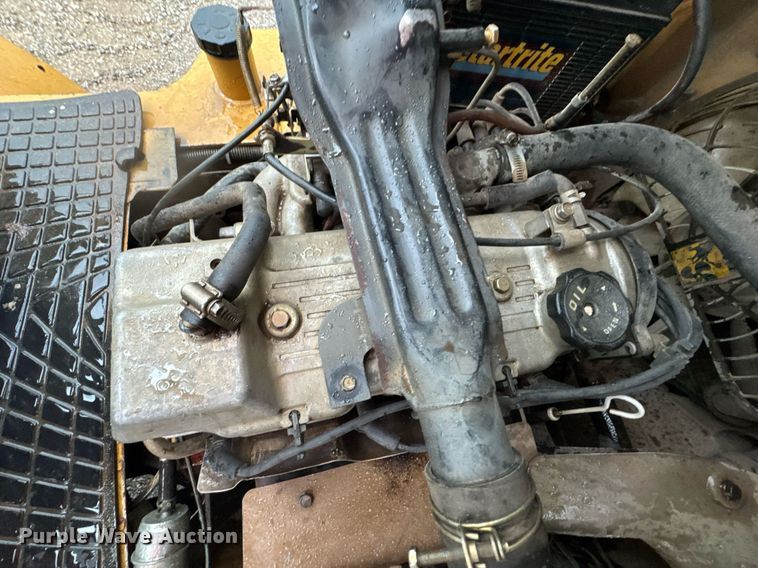 image for item DU9278 2001 Caterpillar GP30K forklift