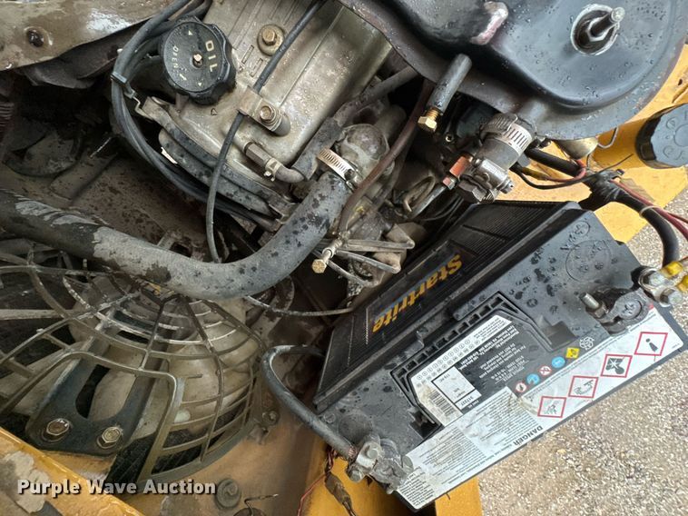 image for item DU9278 2001 Caterpillar GP30K forklift