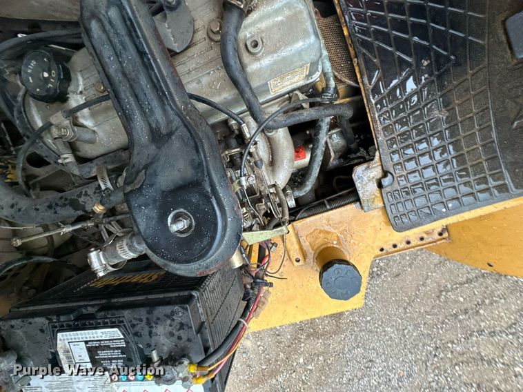 image for item DU9278 2001 Caterpillar GP30K forklift