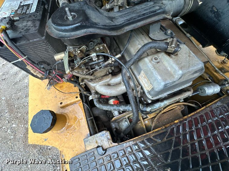 image for item DU9278 2001 Caterpillar GP30K forklift