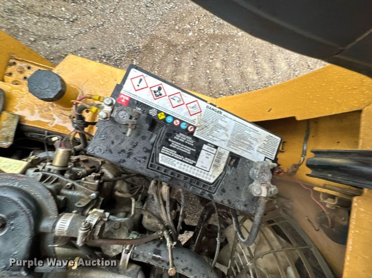 image for item DU9278 2001 Caterpillar GP30K forklift