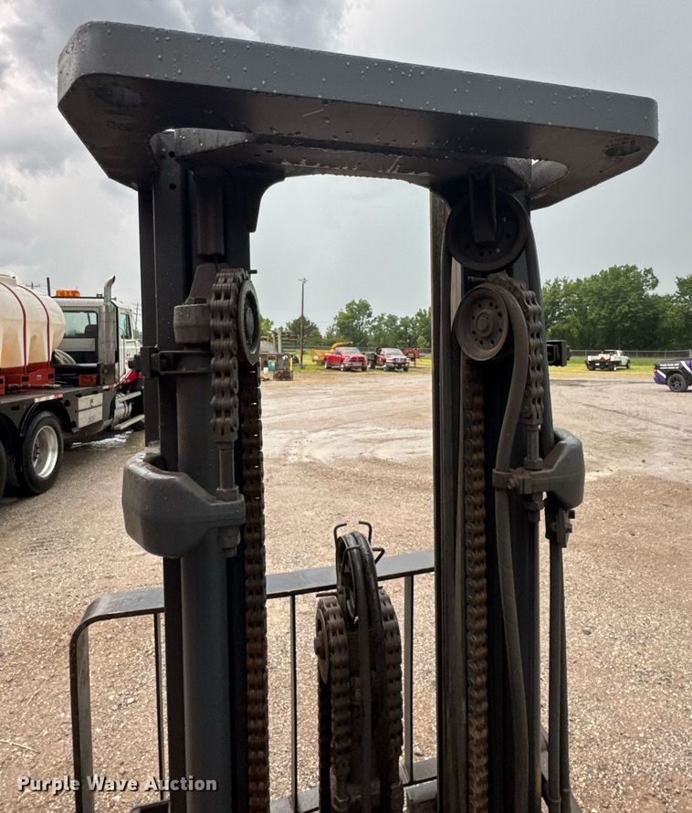 image for item DU9278 2001 Caterpillar GP30K forklift