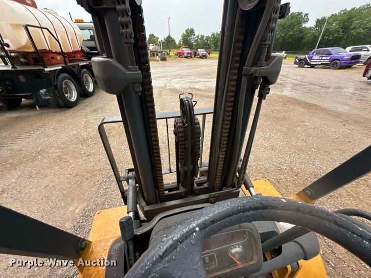image for item DU9278 2001 Caterpillar GP30K forklift