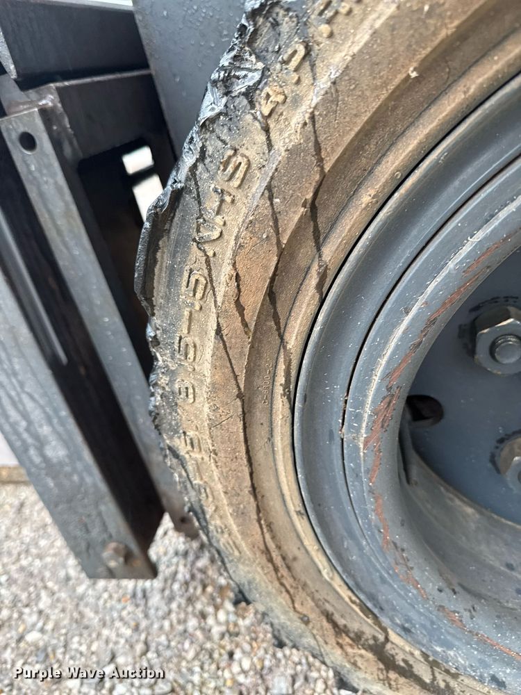 image for item DU9278 2001 Caterpillar GP30K forklift