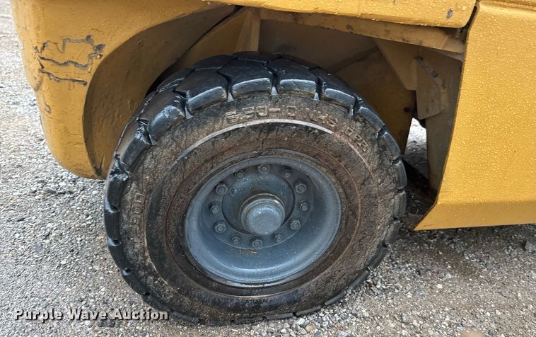 image for item DU9278 2001 Caterpillar GP30K forklift