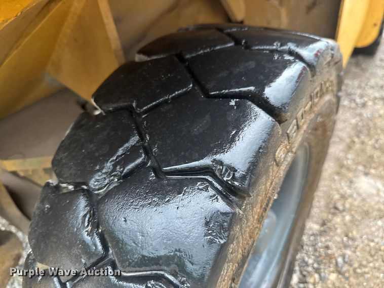 image for item DU9278 2001 Caterpillar GP30K forklift