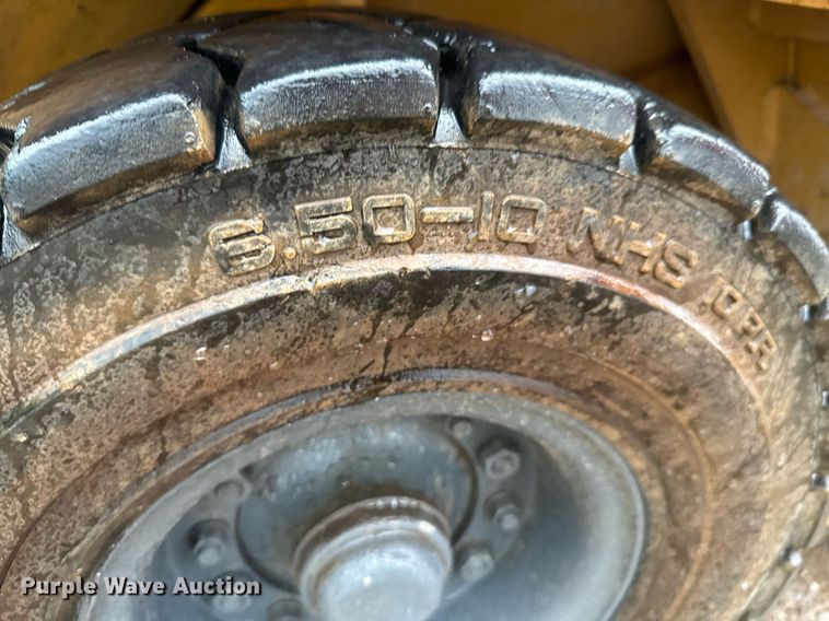 image for item DU9278 2001 Caterpillar GP30K forklift