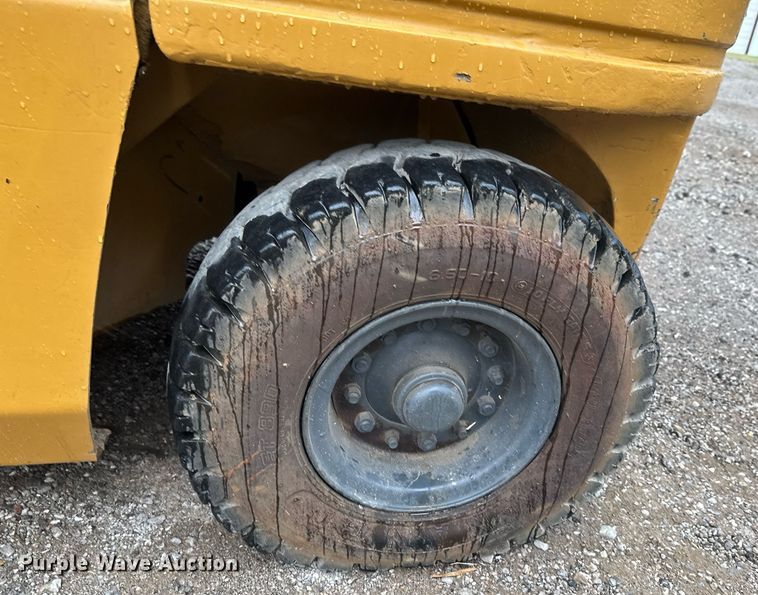 image for item DU9278 2001 Caterpillar GP30K forklift