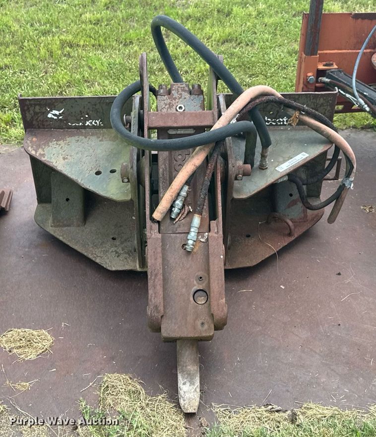 image for item DU9279 Bobcat 2560 skid steer breaker