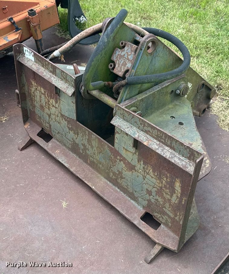 image for item DU9279 Bobcat 2560 skid steer breaker