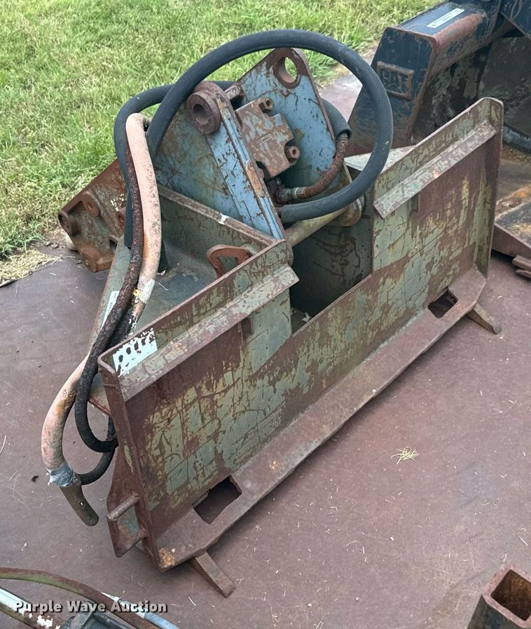 image for item DU9279 Bobcat 2560 skid steer breaker