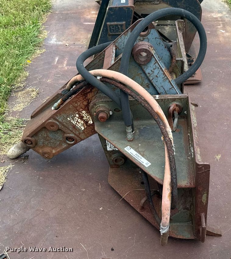 image for item DU9279 Bobcat 2560 skid steer breaker