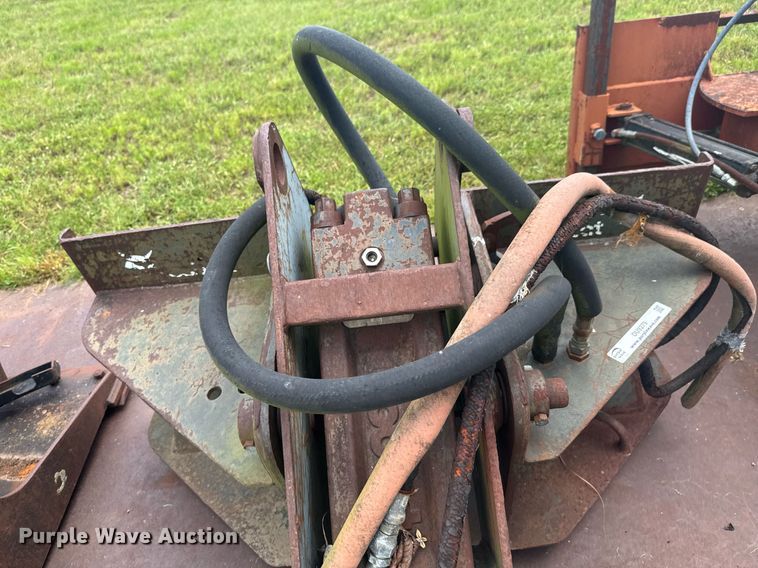 image for item DU9279 Bobcat 2560 skid steer breaker