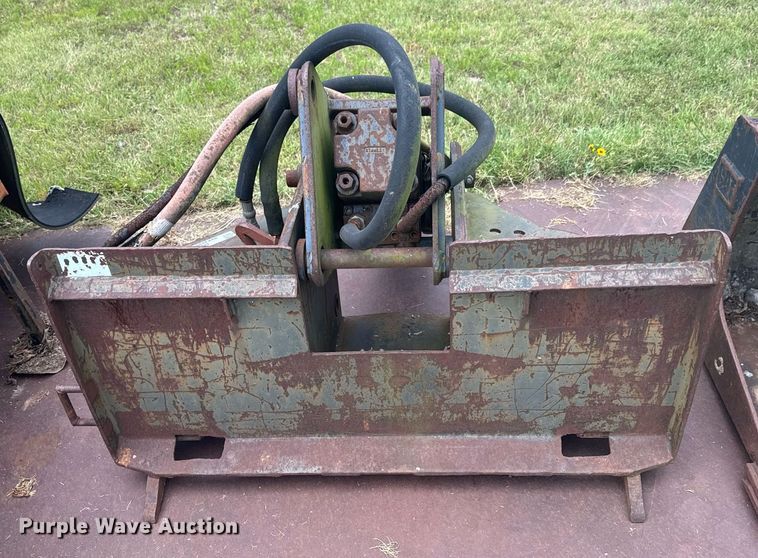 image for item DU9279 Bobcat 2560 skid steer breaker