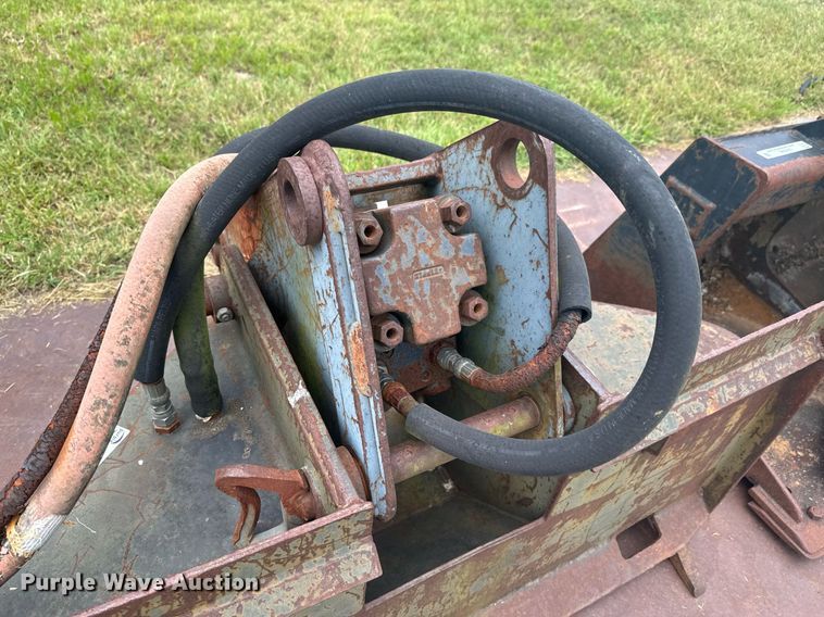 image for item DU9279 Bobcat 2560 skid steer breaker