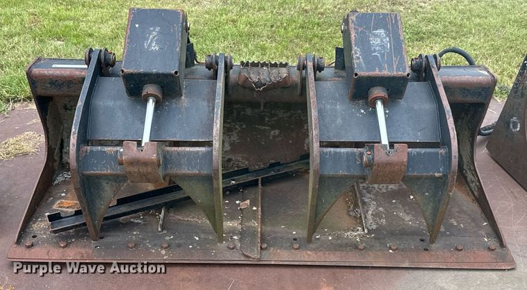 image for item DU9280 Bobcat 157-7225 skid steer grapple bucket