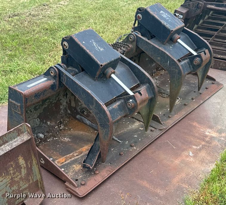 image for item DU9280 Bobcat 157-7225 skid steer grapple bucket