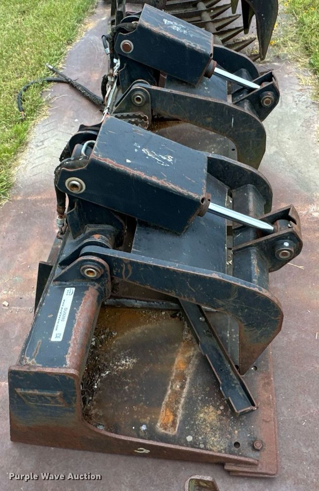 image for item DU9280 Bobcat 157-7225 skid steer grapple bucket