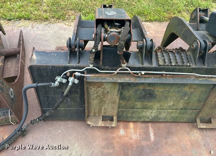 image for item DU9280 Bobcat 157-7225 skid steer grapple bucket