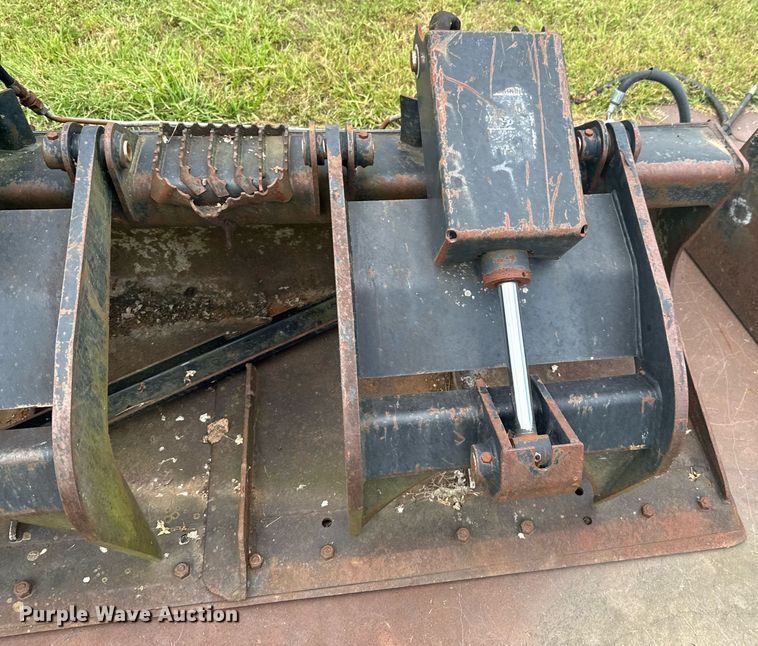 image for item DU9280 Bobcat 157-7225 skid steer grapple bucket