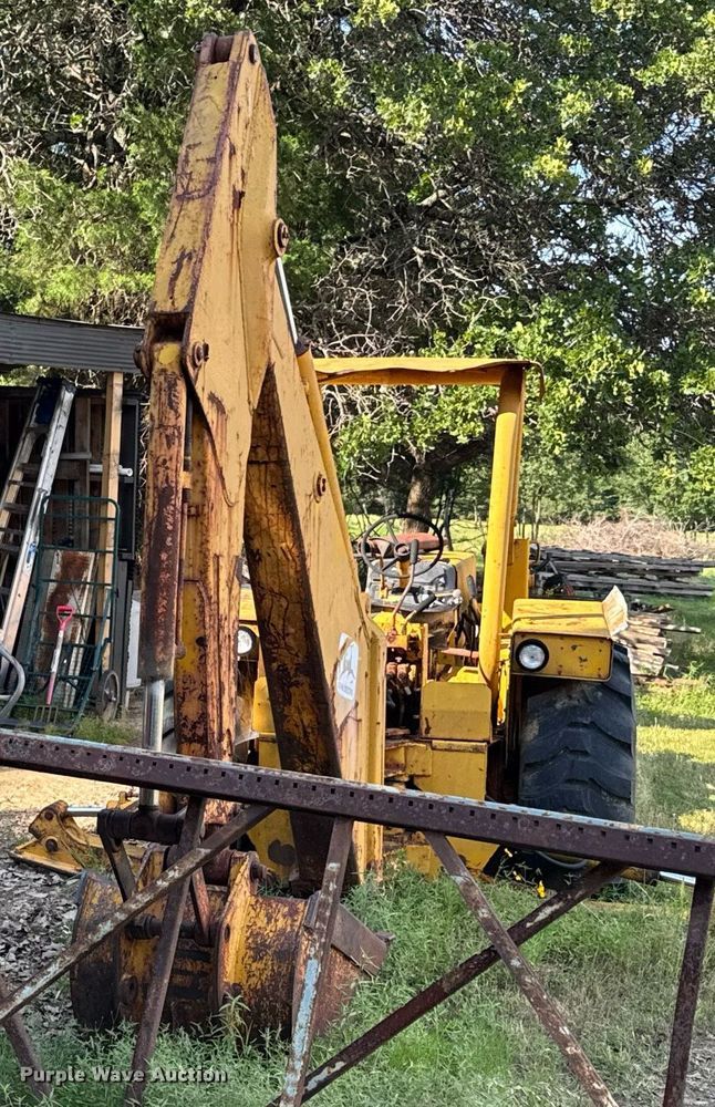 image for item DU9294 John Deere 500C backhoe