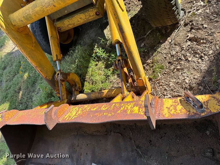 image for item DU9294 John Deere 500C backhoe