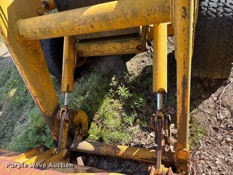 image for item DU9294 John Deere 500C backhoe