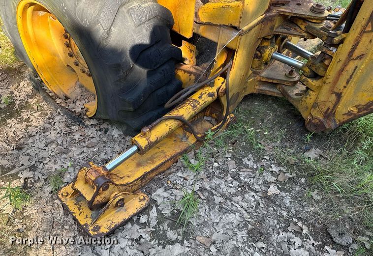 image for item DU9294 John Deere 500C backhoe