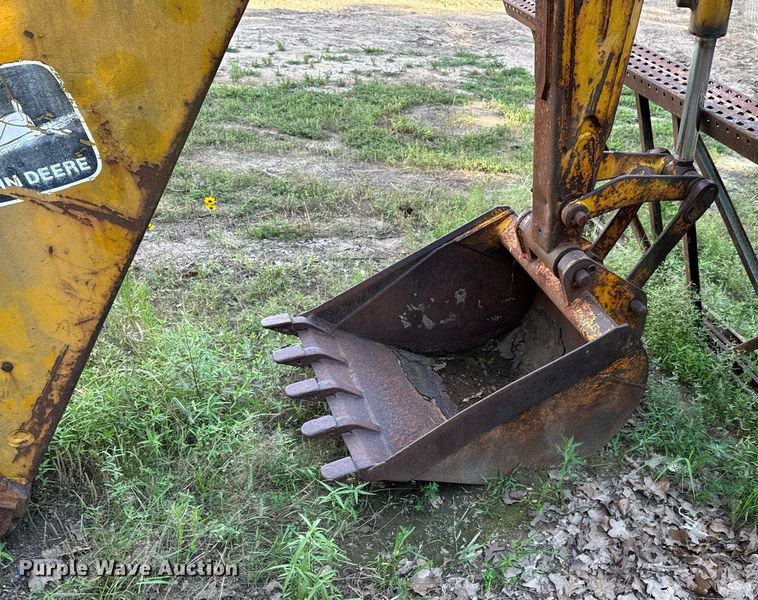 image for item DU9294 John Deere 500C backhoe