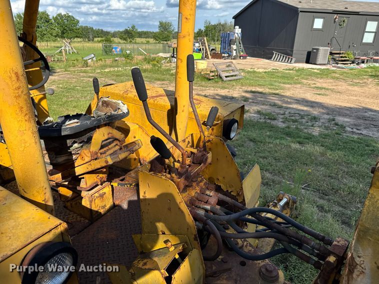 image for item DU9294 John Deere 500C backhoe